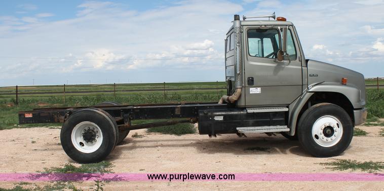 image for item G5794 1995 Freightliner FL70 semi truck