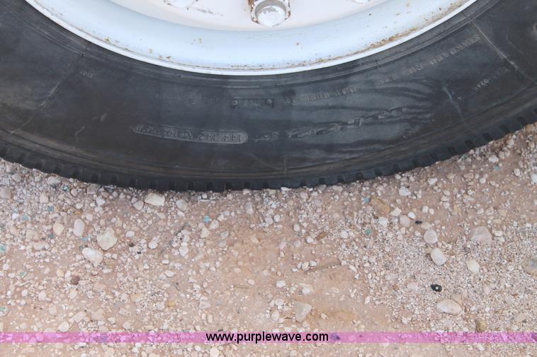 image for item G5794 1995 Freightliner FL70 semi truck