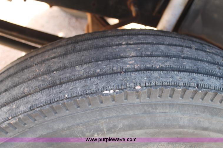 image for item G5794 1995 Freightliner FL70 semi truck