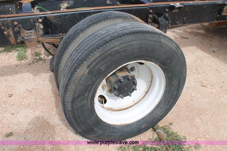 image for item G5794 1995 Freightliner FL70 semi truck