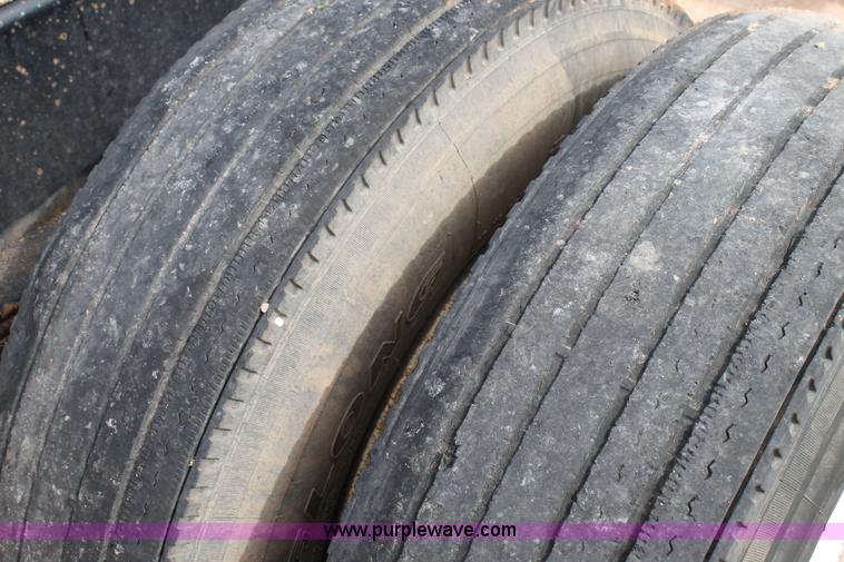 image for item G5794 1995 Freightliner FL70 semi truck