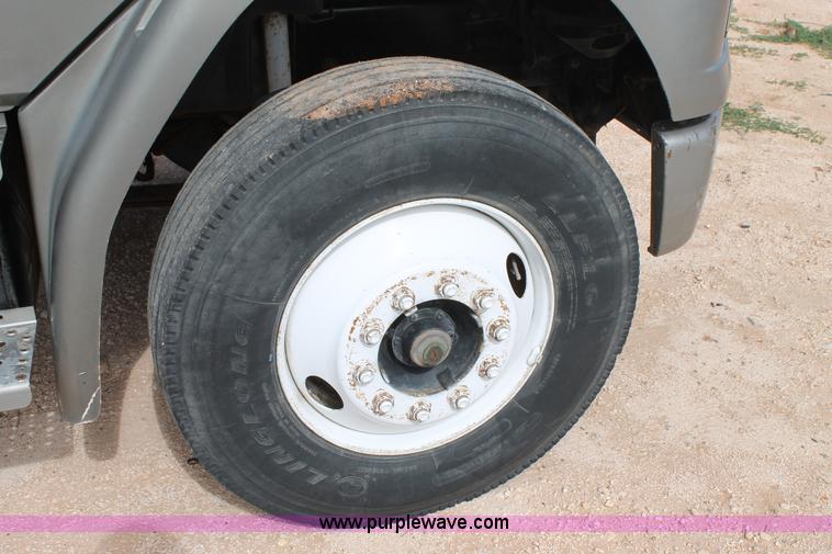 image for item G5794 1995 Freightliner FL70 semi truck