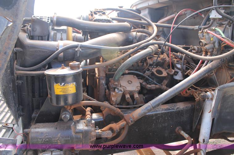 image for item G5794 1995 Freightliner FL70 semi truck