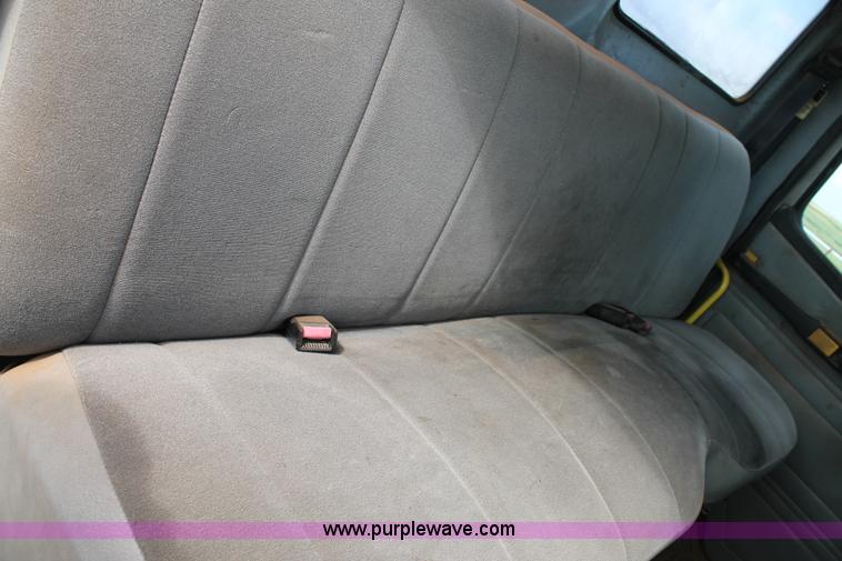 image for item G5794 1995 Freightliner FL70 semi truck