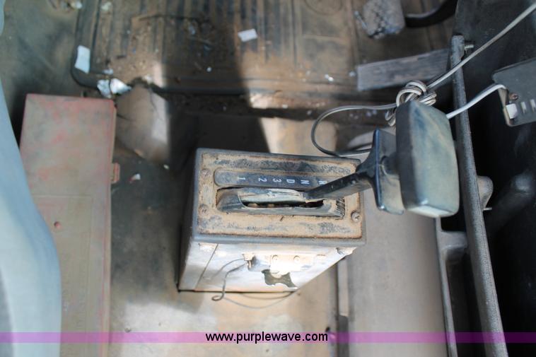 image for item G5794 1995 Freightliner FL70 semi truck