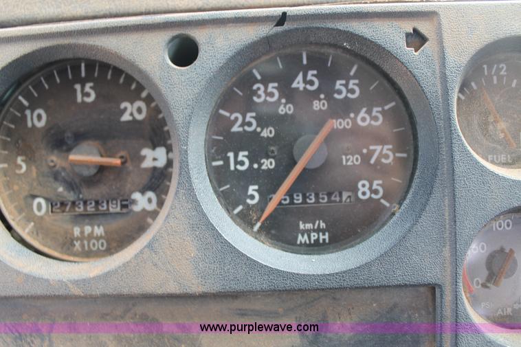 image for item G5794 1995 Freightliner FL70 semi truck