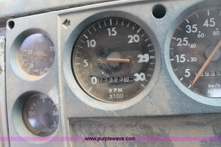 image for item G5794 1995 Freightliner FL70 semi truck