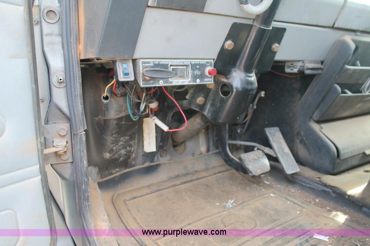 image for item G5794 1995 Freightliner FL70 semi truck