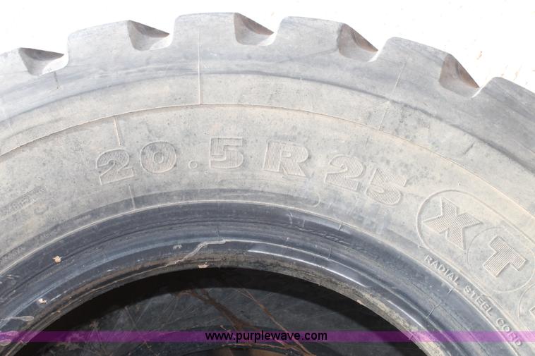 image for item G5795 (2) Michelin 20.5R25 XTLA tires
