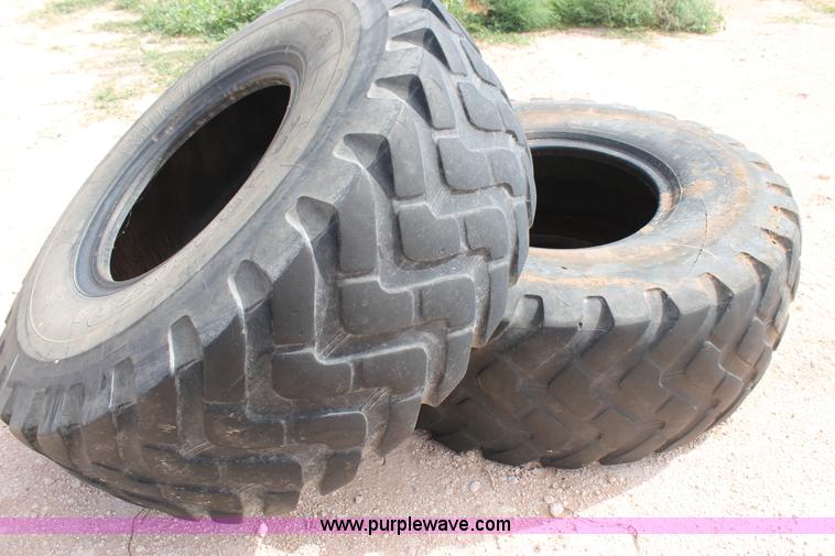 image for item G5795 (2) Michelin 20.5R25 XTLA tires