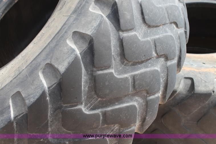 image for item G5795 (2) Michelin 20.5R25 XTLA tires