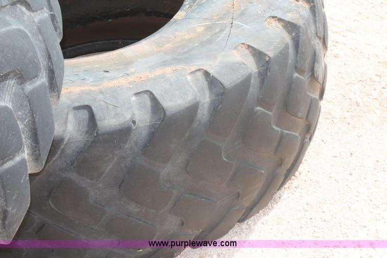 image for item G5795 (2) Michelin 20.5R25 XTLA tires