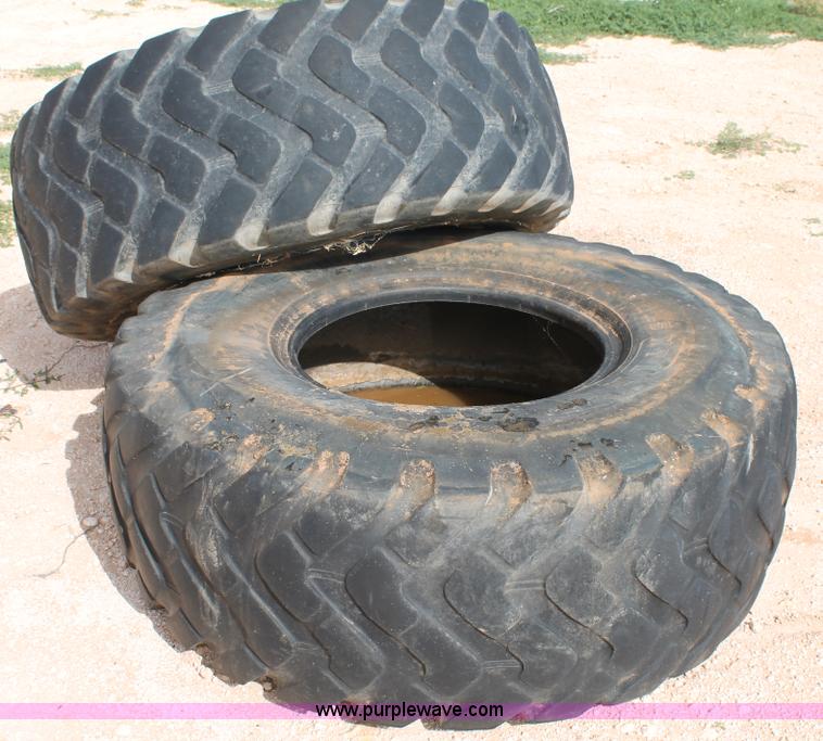 image for item G5795 (2) Michelin 20.5R25 XTLA tires