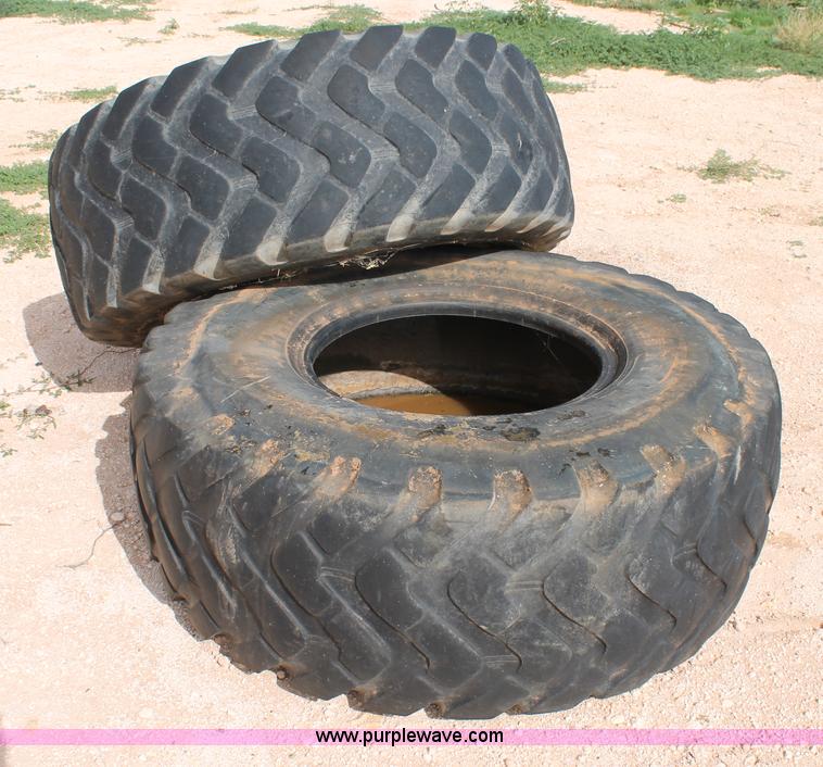 image for item G5795 (2) Michelin 20.5R25 XTLA tires