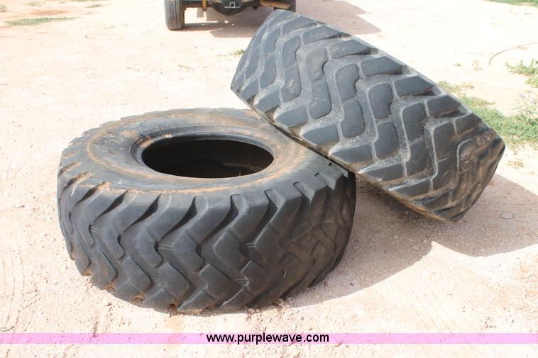 image for item G5795 (2) Michelin 20.5R25 XTLA tires