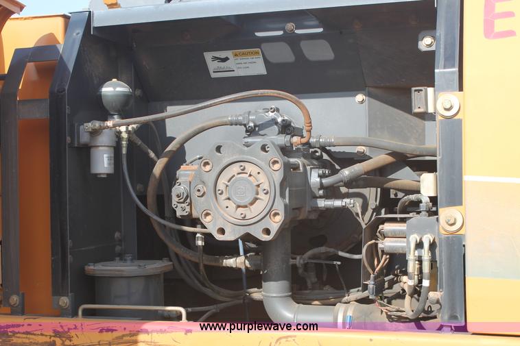 image for item G5799 2002 Case CX240 excavator