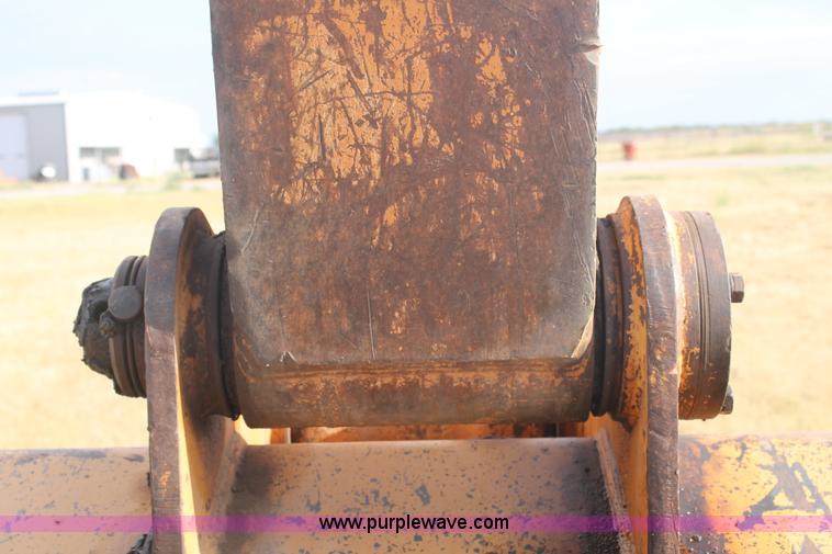 image for item G5799 2002 Case CX240 excavator