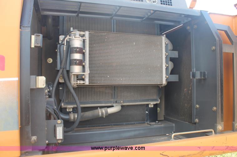 image for item G5799 2002 Case CX240 excavator