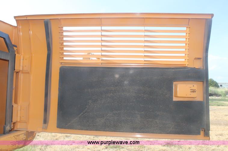 image for item G5799 2002 Case CX240 excavator