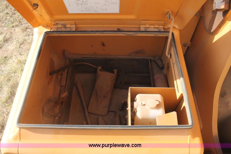 image for item G5799 2002 Case CX240 excavator