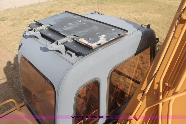 image for item G5799 2002 Case CX240 excavator