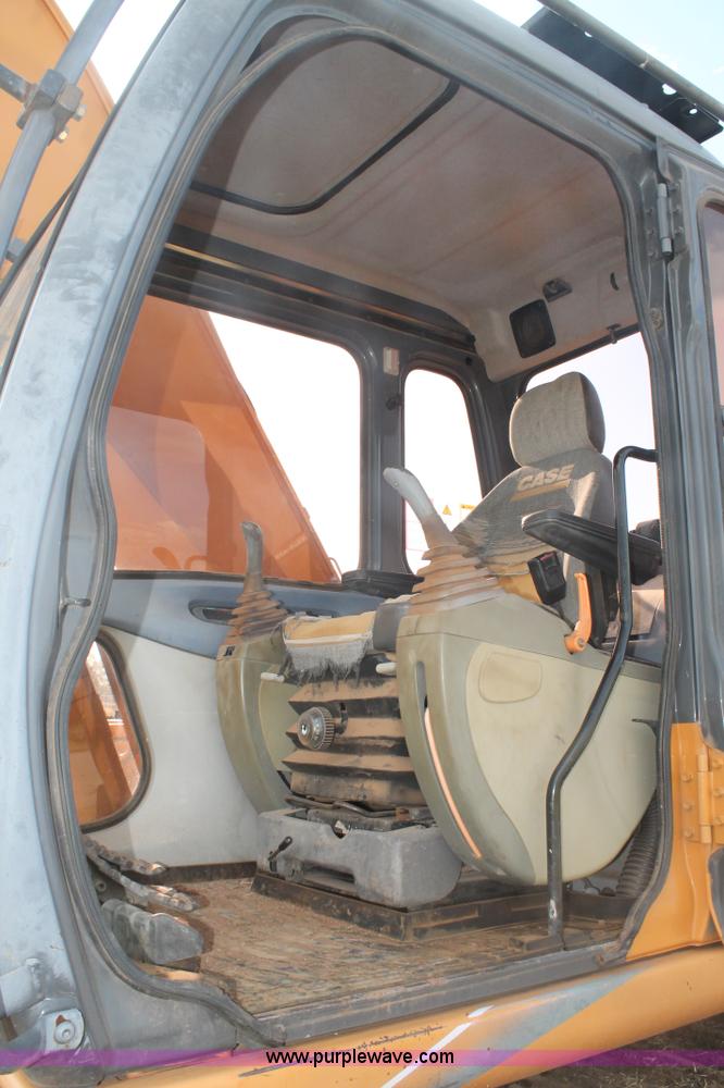 image for item G5799 2002 Case CX240 excavator