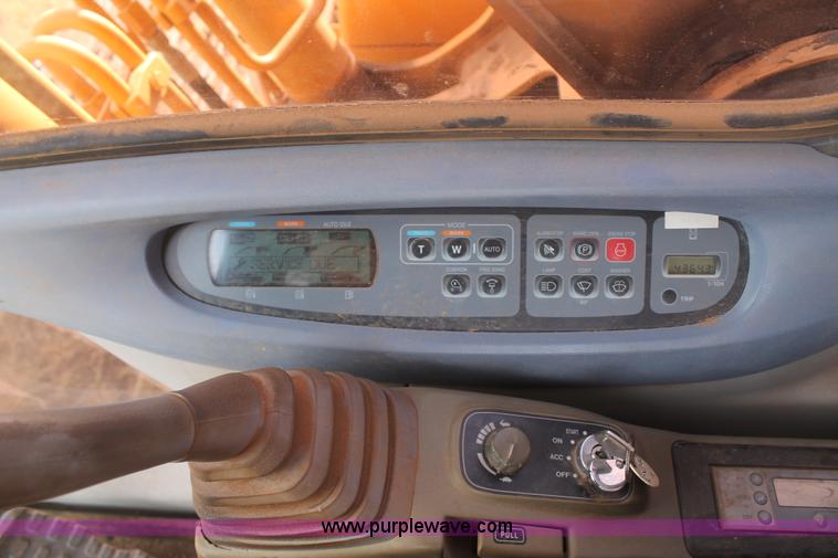 image for item G5799 2002 Case CX240 excavator