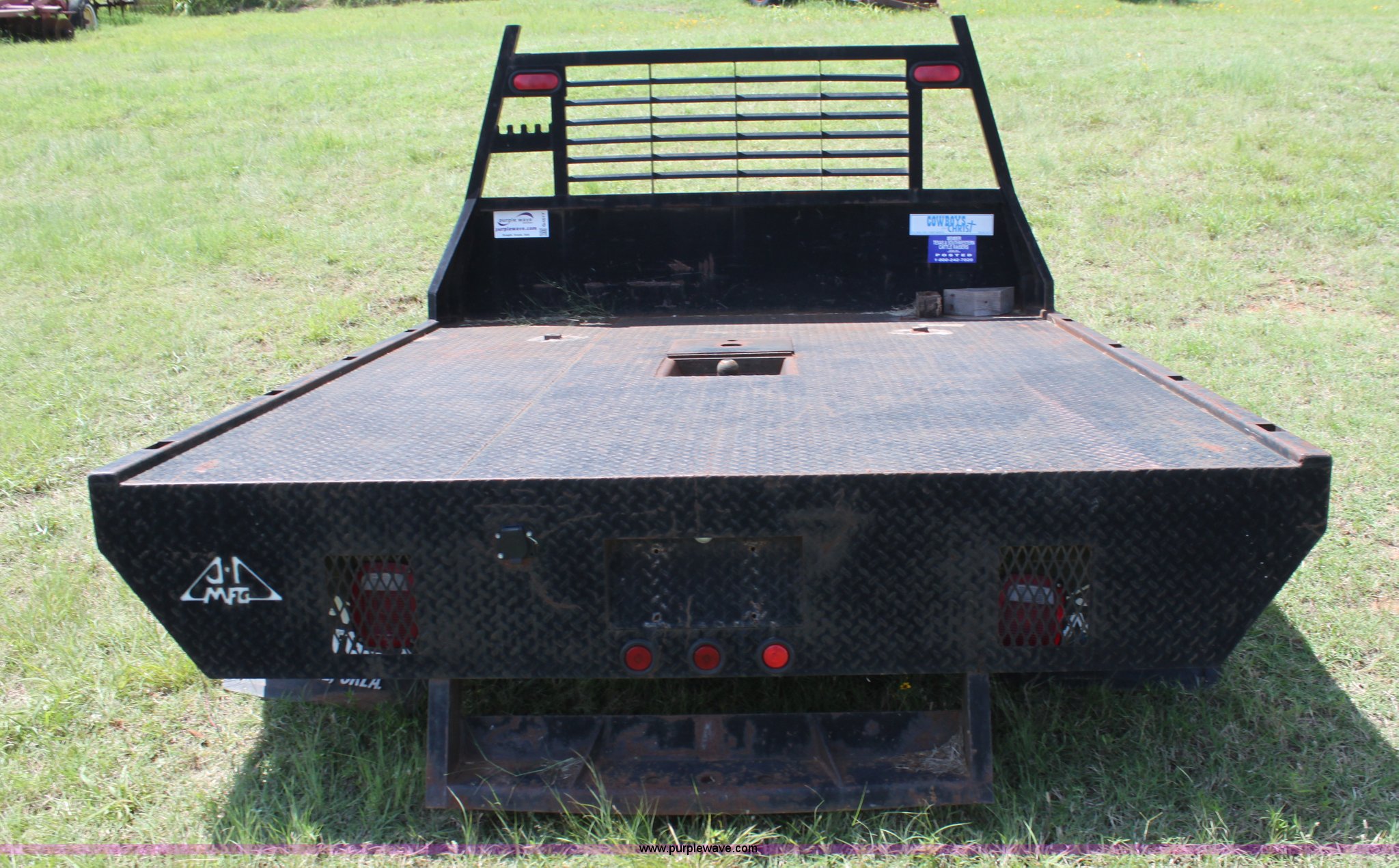 J&I steel flatbed in Guthrie, OK Item G4017 sold Purple Wave