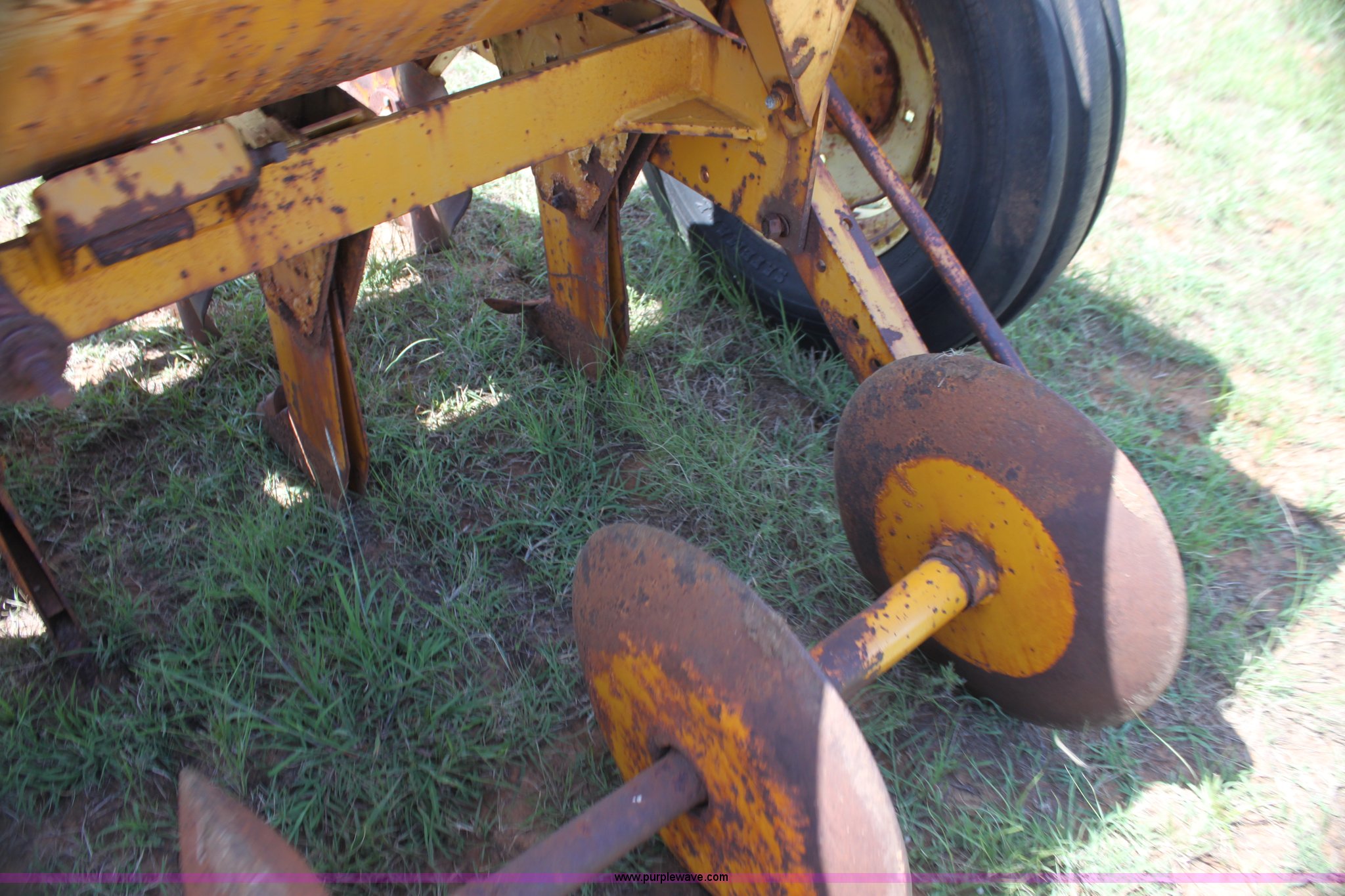 Midland 10' pasture drill in Guthrie, OK Item G4018 sold Purple Wave
