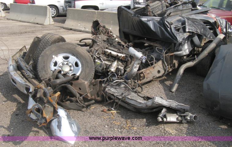 image for item D8456 2001 GMC Sierra 2500HD pickup truck