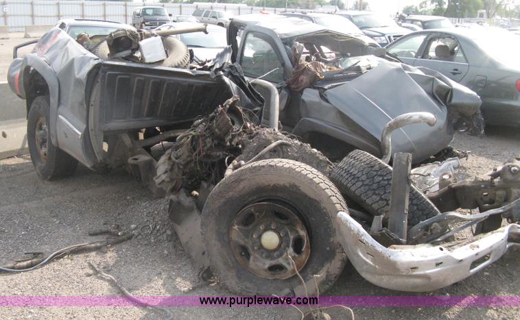 image for item D8456 2001 GMC Sierra 2500HD pickup truck