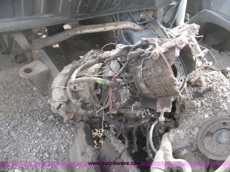 image for item D8456 2001 GMC Sierra 2500HD pickup truck