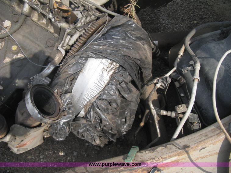 image for item D8456 2001 GMC Sierra 2500HD pickup truck