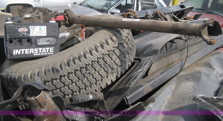 image for item D8456 2001 GMC Sierra 2500HD pickup truck