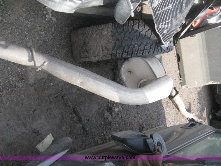 image for item D8456 2001 GMC Sierra 2500HD pickup truck