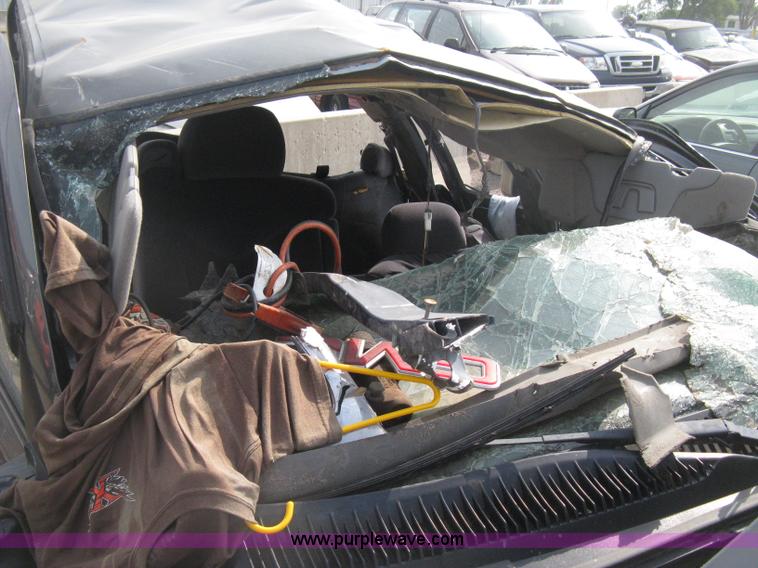 image for item D8456 2001 GMC Sierra 2500HD pickup truck