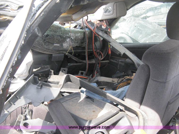 image for item D8456 2001 GMC Sierra 2500HD pickup truck