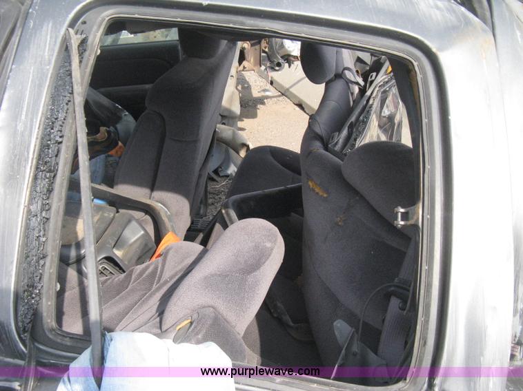 image for item D8456 2001 GMC Sierra 2500HD pickup truck