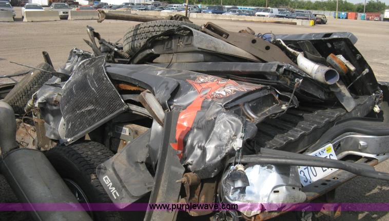 image for item D8456 2001 GMC Sierra 2500HD pickup truck