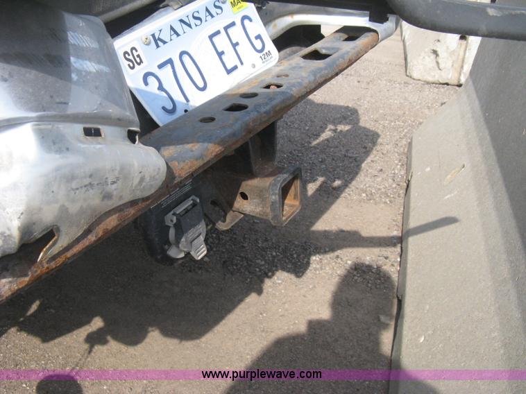 image for item D8456 2001 GMC Sierra 2500HD pickup truck