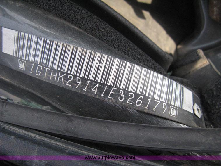 image for item D8456 2001 GMC Sierra 2500HD pickup truck