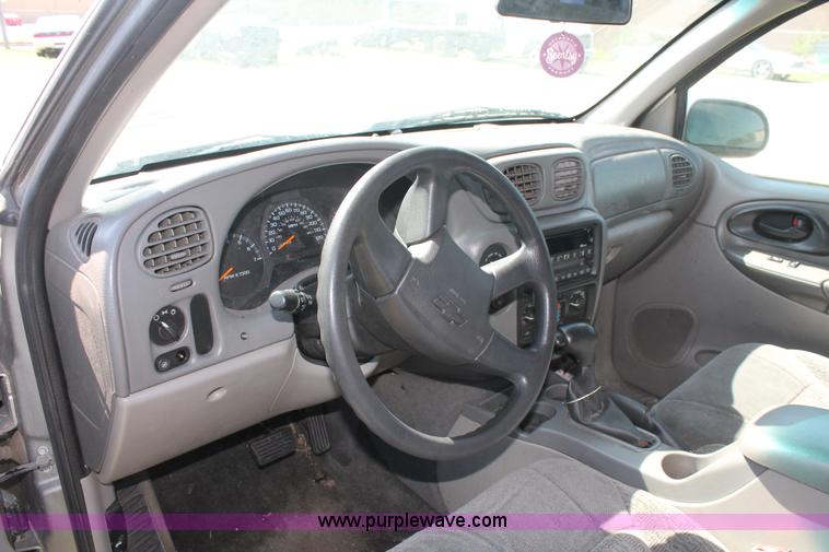 image for item H3560 2002 Chevrolet Trailblazer LS SUV