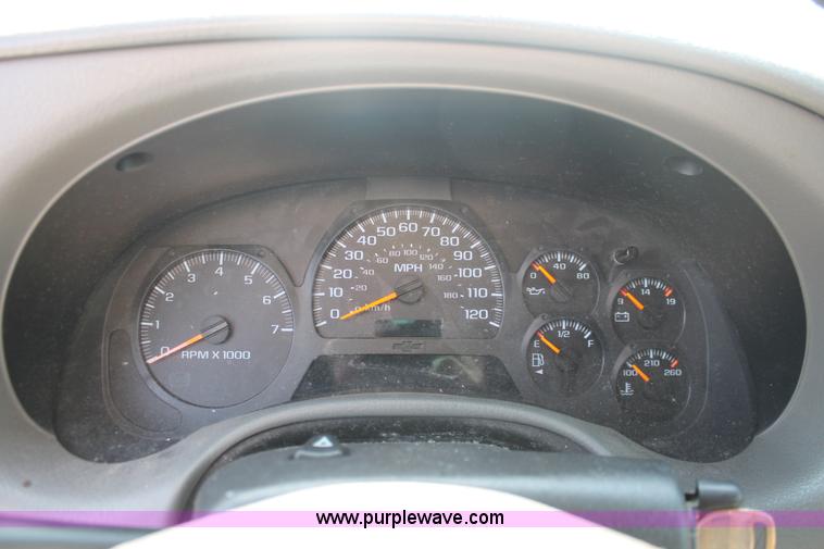 image for item H3560 2002 Chevrolet Trailblazer LS SUV