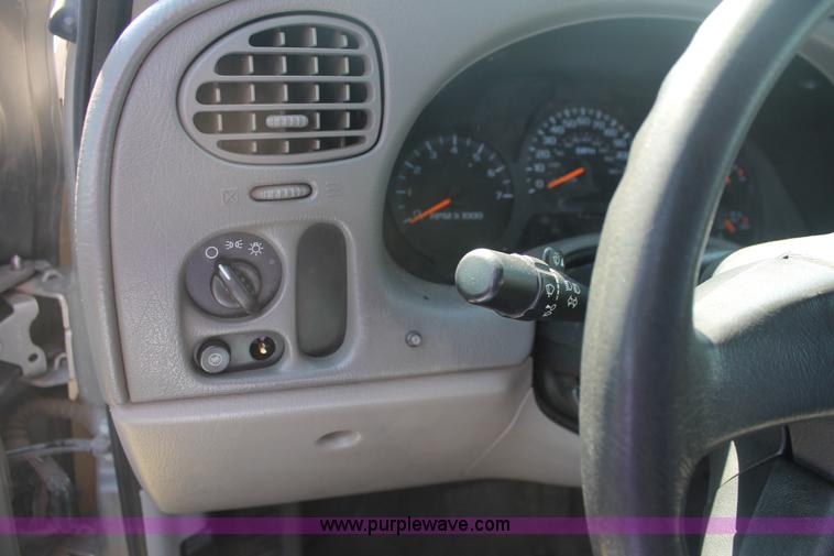 image for item H3560 2002 Chevrolet Trailblazer LS SUV