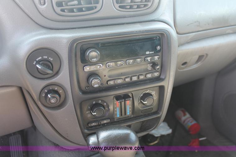 image for item H3560 2002 Chevrolet Trailblazer LS SUV