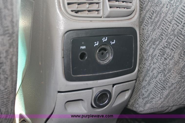 image for item H3560 2002 Chevrolet Trailblazer LS SUV