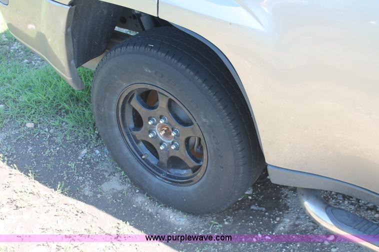 image for item H3560 2002 Chevrolet Trailblazer LS SUV