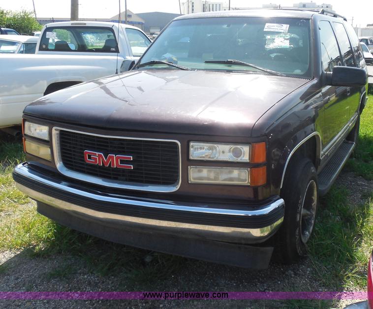 image for item H9814 1997 GMC Yukon SLE SUV