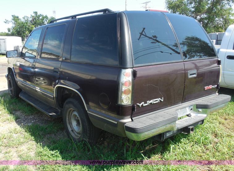 image for item H9814 1997 GMC Yukon SLE SUV