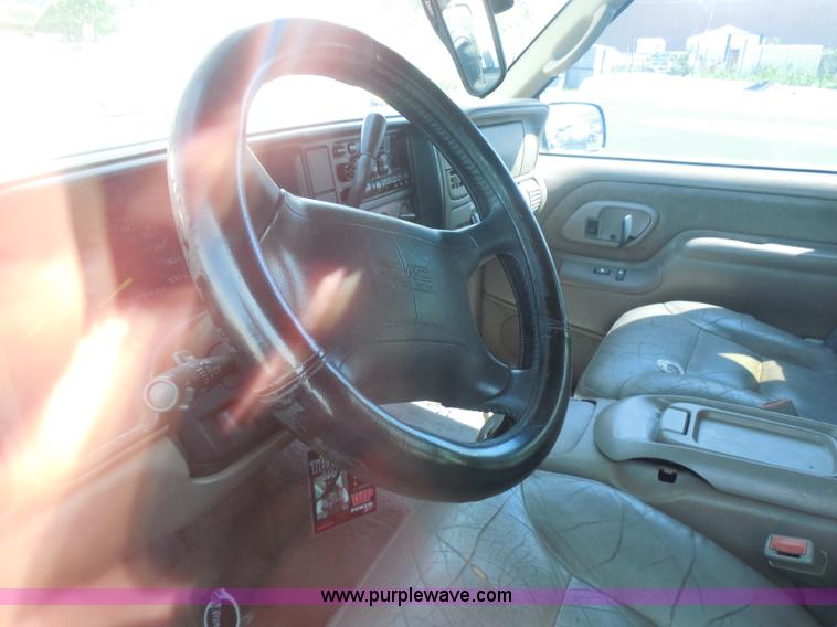 image for item H9814 1997 GMC Yukon SLE SUV